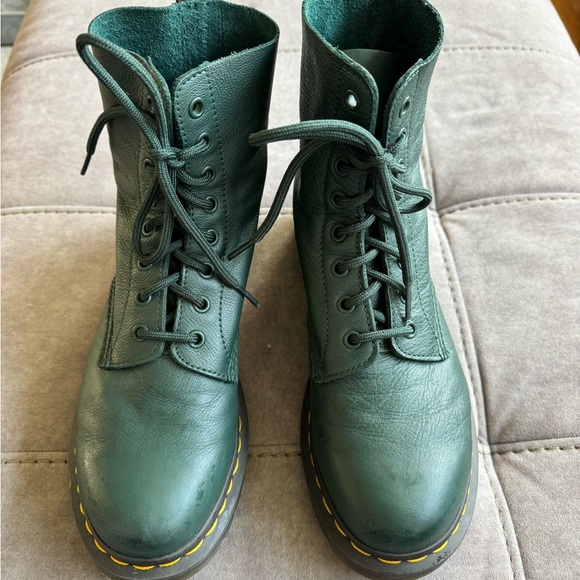 Iconic Dr. Martens Forest Green Leather Boots - Picture 2 of 7